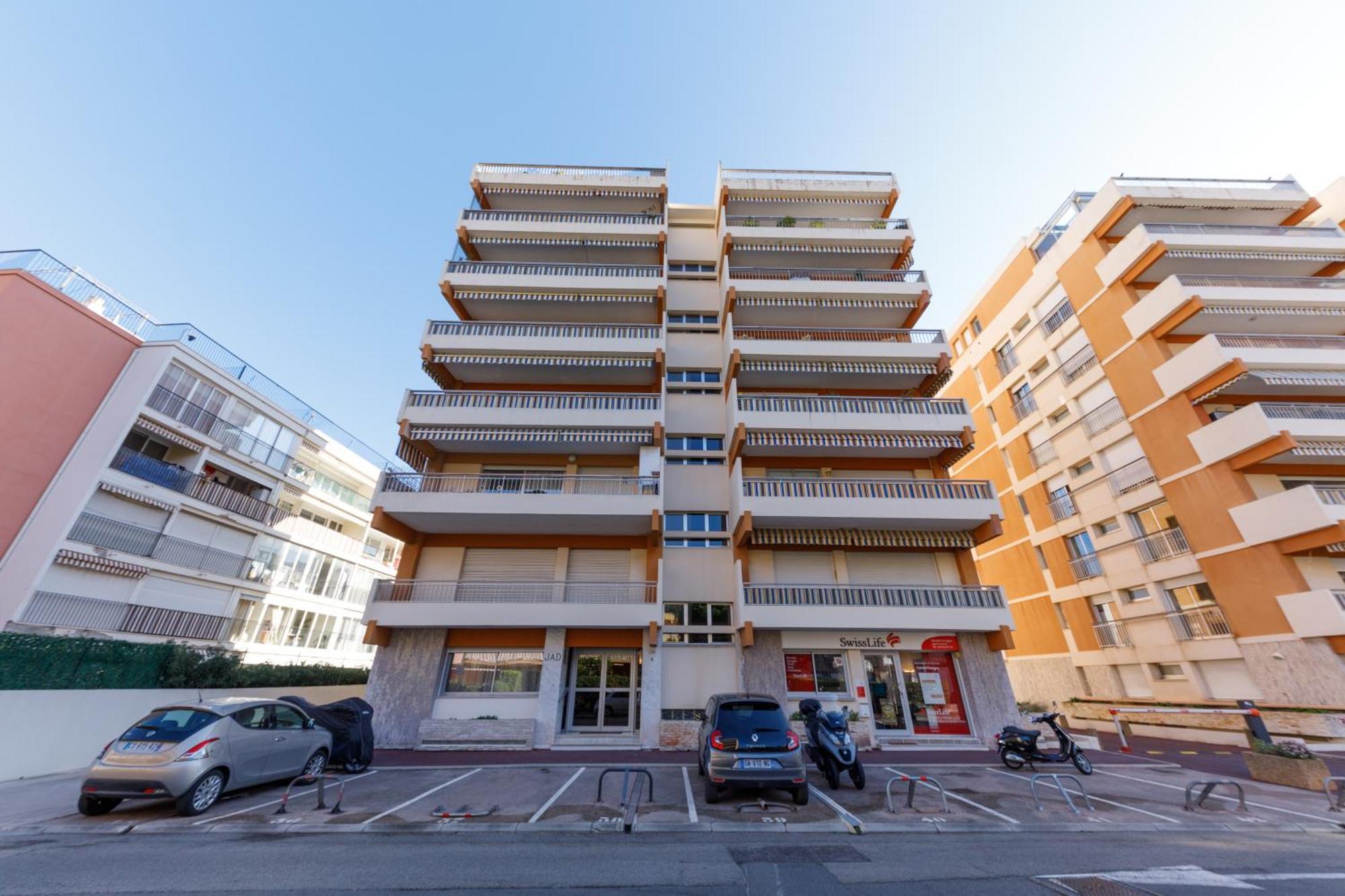 Apartment La Perle 2p Vue Terrasse 2 Mins Garage Clim
